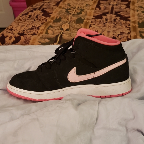 FINAL SALE Nike Air Jordan 1 Mid Black Digital Pink  Size 6.5Y (UK 6) VG Cond - Picture 1 of 9